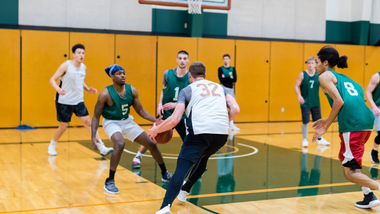 5 Easy Ways Sports Booster Clubs Can Support Basketball Programs