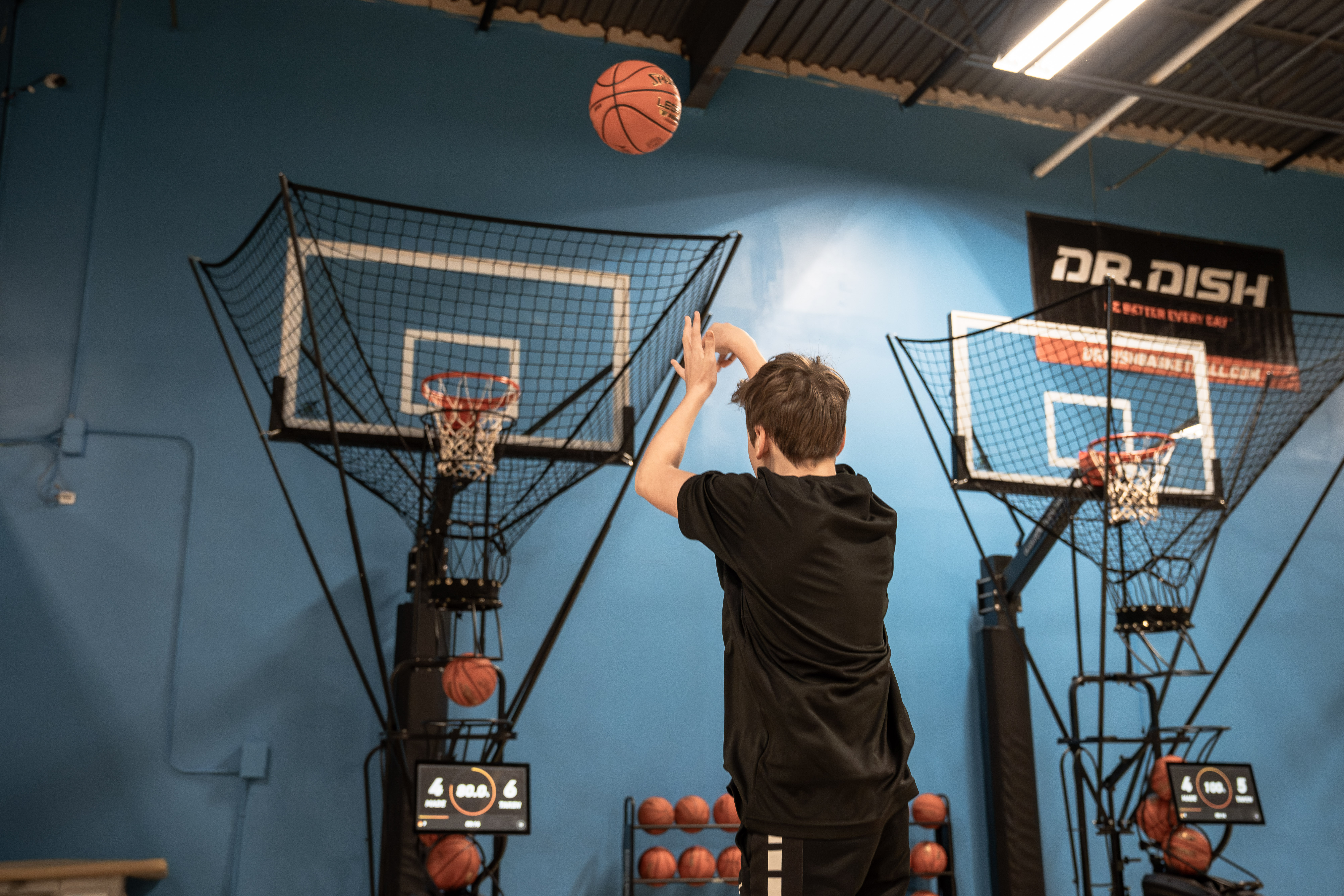 3 Benefits of Training at a Basketball Facility